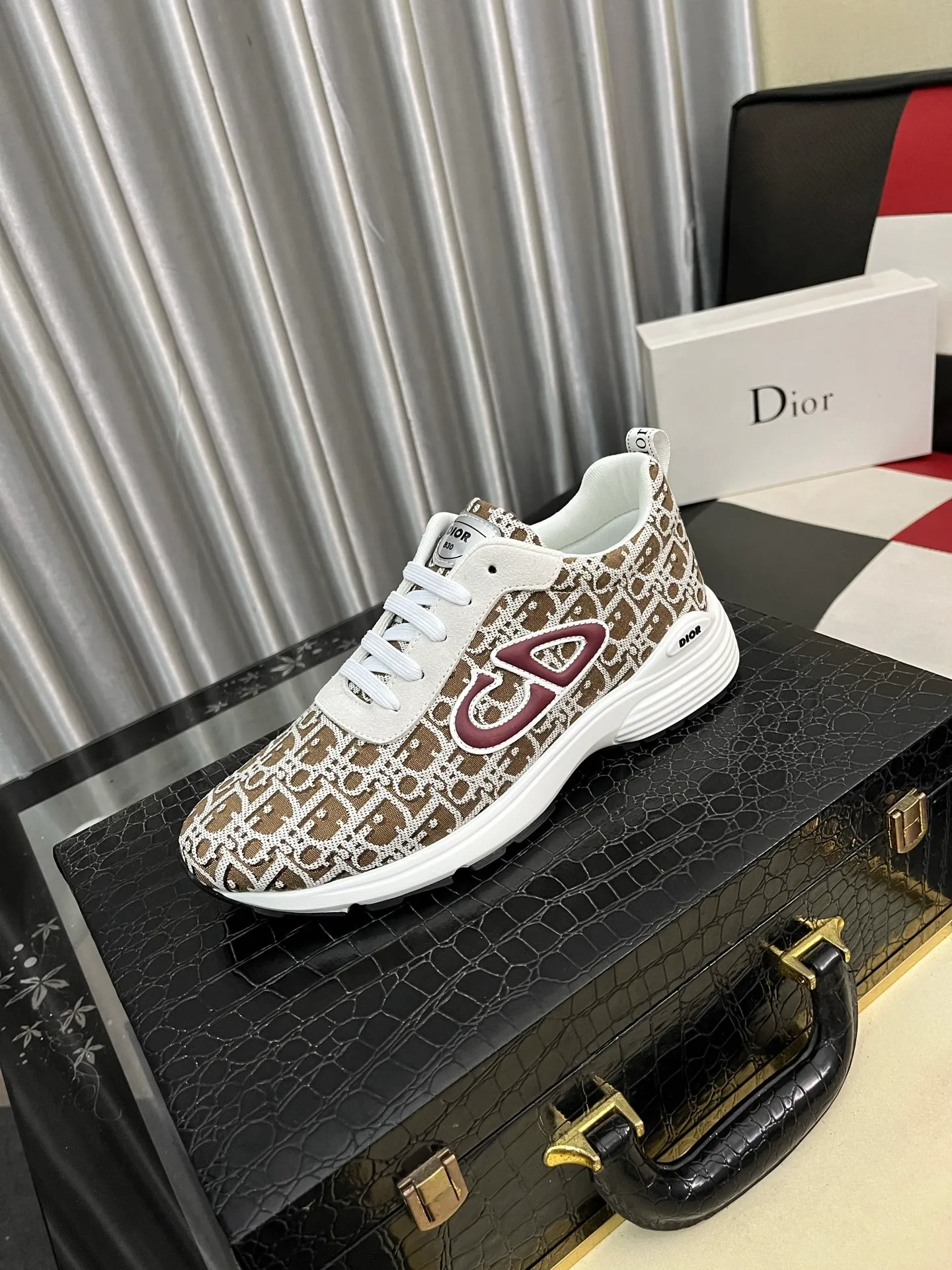 Men's Men's Shoes 💰440⌚️⌚️[Dior] Dior's new casual men's shoes are launched in Hong Kong counters. Official website 1:1 production. Original Italian materials. Designed by European and American masters. Perfect shape to create counter quality. Solid color rubber wear-resistant outsole and classic dazzling head! Super versatile and very comfortable. High-end without losing taste, fashionable and novel! ! Absolute focus! Code number: 38-445️⃣Colors available